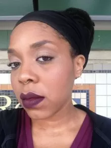 nars train bleu on dak skin